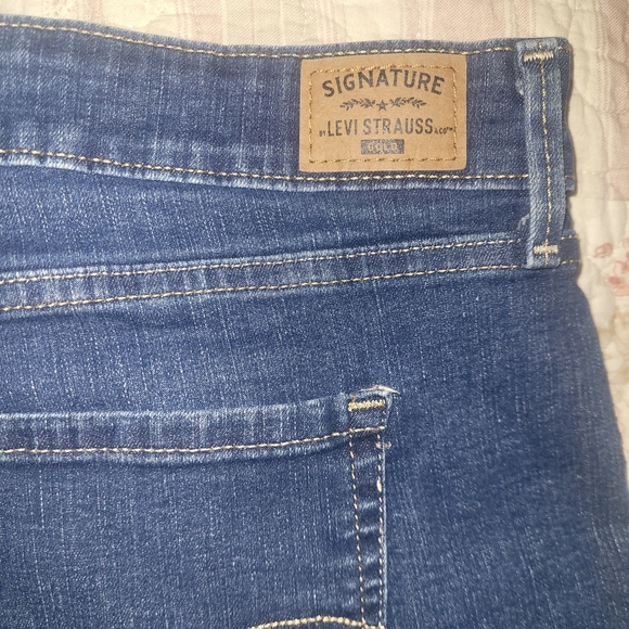 Levis Mid-rise Denim Shorts 20 - Picture 4 of 4